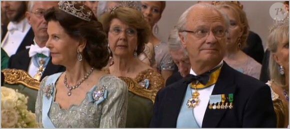 Chris O'Neill et la princesse Madeleine de Suède au moment de l'échange des consentements, lors de leur mariage en la chapelle du palais royal à Stockholm le 8 juin 2013.