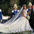 Le débarquement des mariés et de leurs invités à Drottningholm. Mariage de la princesse Madeleine de Suède, vêtue d'une robe signée Valentino, et Chris O'Neill, le 8 juin 2013 à Stockholm. Après la cérémonie dans la chapelle du palais royal, les jeunes mariés ont emprunté une calèche pour se rendre à Riddarholmen et embarquer pour Drottningholm, résidence royale où se tenait la réception.