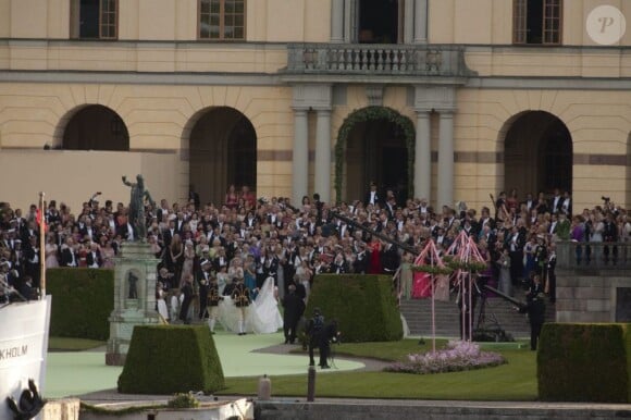 La princesse Madeleine et Chris O'Neill - Mariage de la princesse Madeleine de Suede avec Chris O'Neill au Palais de Drottningholm a Stockholm en Suede le 8 juin 2013.  Princess Madeleine of Sweden, and Christopher O'Neill arrive at Drottningholm Palace to attend the evening banquet after their wedding, hosted by King Carl Gustaf XIV and Queen Silvia at Drottningholm Palace on June 8, 2013 in Stockholm, Sweden.08/06/2013 - Stockholm