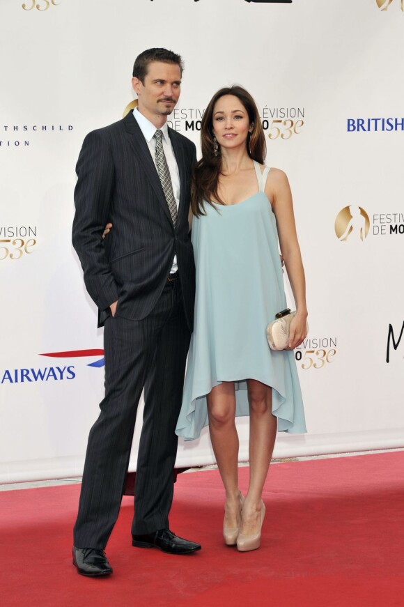 Autumn Reeser, enceinte et son mari Jesse Warren lors de la cérémonie d'ouverture du 53e festival de Monte-Carlo au Forum Grimaldi à Monaco, le 9 juin 2013.