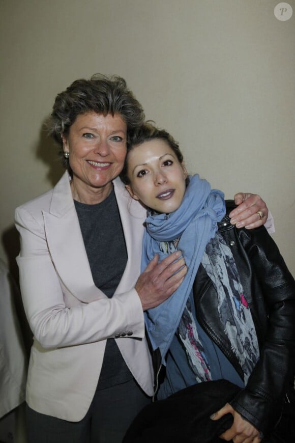 Tristane Banon et sa mère Anne Mansouret au Salon du livre de Verneuil-sur-Avre, le 9 juin 2013.