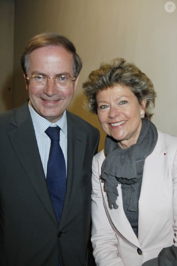 Le maire de Verneuil-sur-Avre, Louis Petiet, et Anne Mansouret au Salon du livre de Verneuil-sur-Avre, le 9 juin 2013.