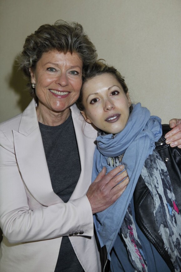 Anne Mansouret et sa fille Tristane Banon au Salon du livre de Verneuil-sur-Avre, le 9 juin 2013.