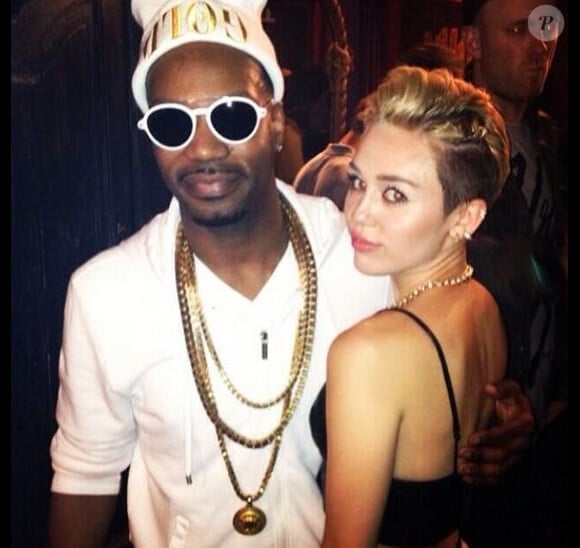 Miley Cyrus et le rappeur Juicy J lors de son concert à la House of Blues. Los Angeles, le 8 juin 2013.