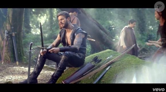 M. Pokora dans cette image extraite du clip "À nous" de la comédie musicale "Robin des Bois", juin 2013.