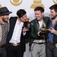 Mumford & Sons : Le bassiste Ted Dwane opéré du cerveau d'urgence