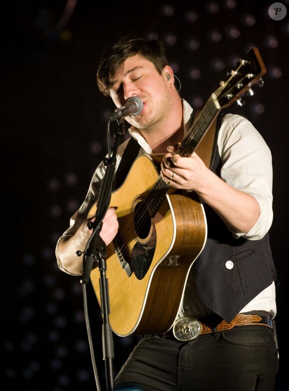 Marcus Mumford du groupe Mumford & Sons en concert à Glasgow, le 5 décembre 2012.