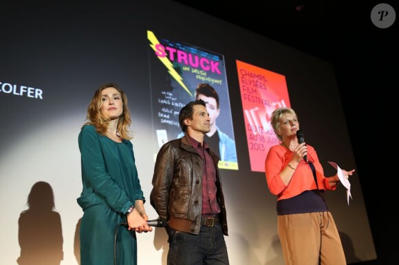 Julie Gayet, Olivier Martinez, Sophie Dulac lors de la soirée d'ouverture du Champs-Elysées Film Festival et la présentation du film Struck, au cinéma Publicis à Paris le 12 juin 2013