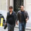 Olivier Martinez et Halle Berry (enceinte) sortant du Plaza Athénée à Paris le 11 juin 2013