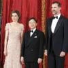 Letizia et Felipe d'Espagne organisaient le 12 juin 2013 un dîner au palais en l'honneur du prince héritier Naruhito du Japon.