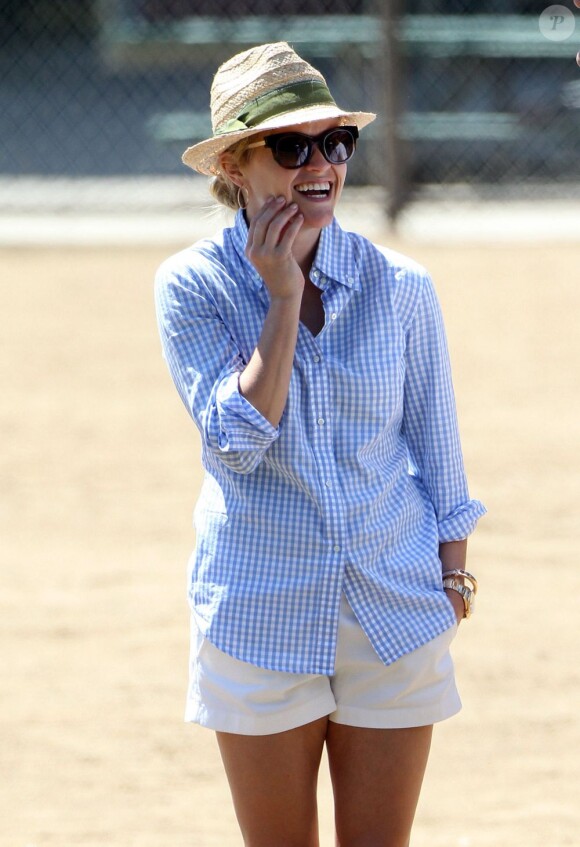 Reese Witherspoon adopte la tendance short
