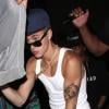 Le jeune Justin Bieber à la sortie du club Milk Studios à Hollywood, le 14 juin 2013, après avoir écouté le dernier album de Kanye West.