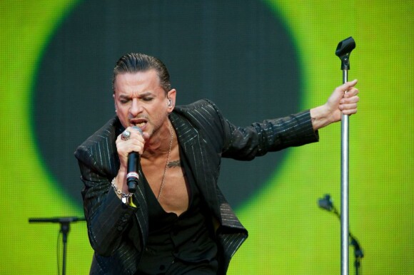 Dave Gahan ultrasexy lors du concert de Depeche Mode au Stade de France, le 15 juin 2013.