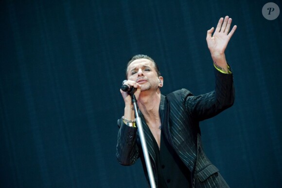 Dave Gahan, leader du groupe, pendant le concert de Depeche Mode au Stade de France, le 15 juin 2013.