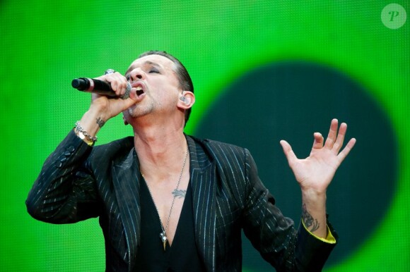 Dave Gahan pendant le concert de Depeche Mode au Stade de France, le 15 juin 2013.