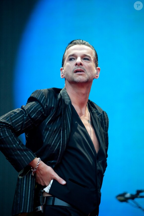 Dave Gahan face à ses fans au concert de Depeche Mode au Stade de France, le 15 juin 2013.