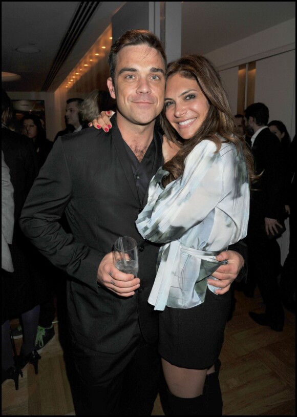 Robbie Williams et sa femme Ayda Field à la soirée Spencer Hart au Selfridge's à Londres, le 10 février 2011.