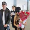 Michael Bublé accueille sa femme Luisana Lopilato, enceinte, avec des fleurs à l'aéroport de Vancouver, le 15 juin 2013. Galant, le chanteur lui a apporté des fleurs. Michael Bublé a été vu en train de pousser une poussette... qui transportait leur chien.