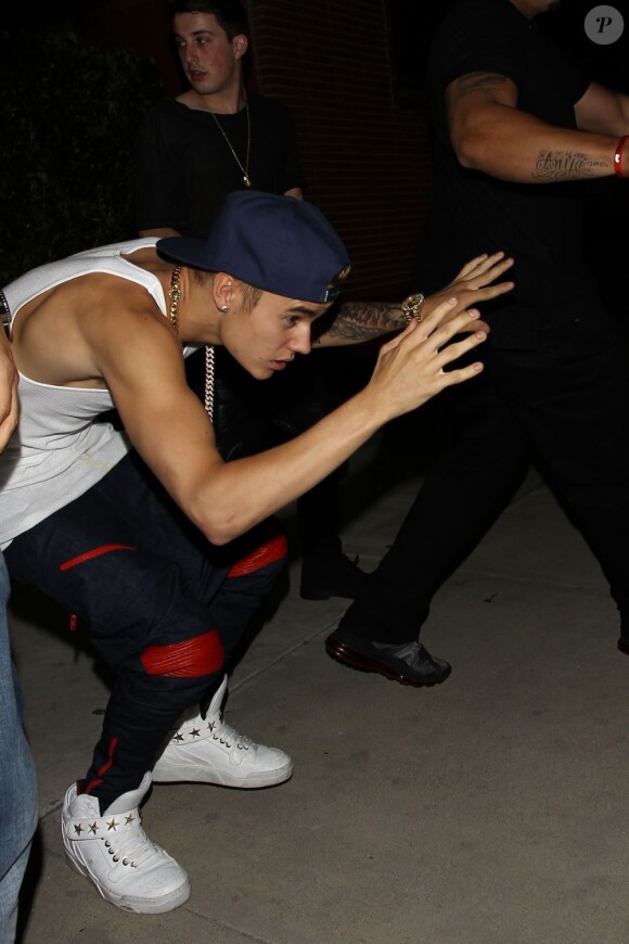 Justin Bieber quitte le club Laugh Factory à Los Angeles, le 17 juin 2013.