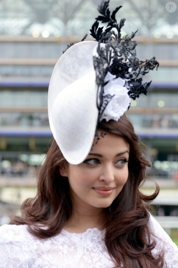 Aishwarya Rai lors du premier jour du Royal Ascot, course hippique dans le Berkhire en Angleterre, le 18 juin 2013