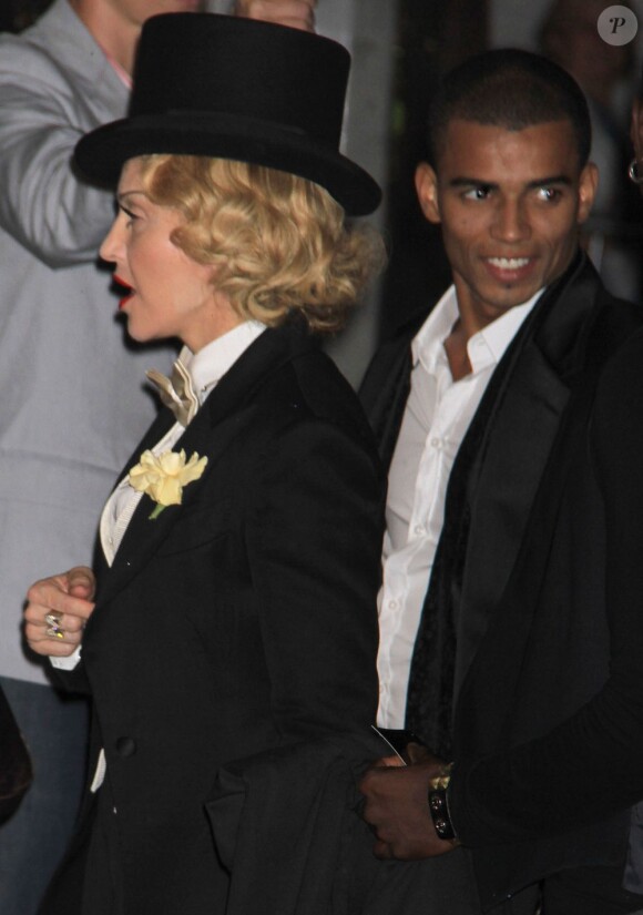 Madonna et son compagnon Brahim Zaibat arrivent à l'avant-première du film "The MDNA Tour" au Paris Theatre à New York, le 18 juin 2013.