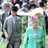 La reine Elizabeth II, suivie du prince Charles et de Camilla Parker Bowles, arrivant au Royal Ascot le 19 juin 2013