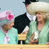 Elizabeth II et Camilla Parker Bowles sont apparues bien assorties et très complices au Royal Ascot le 19 juin 2013