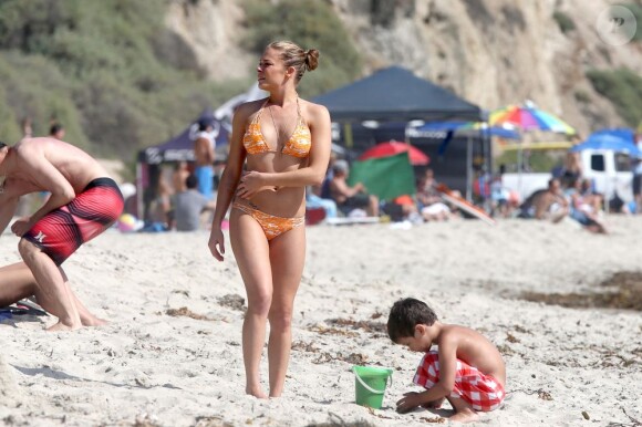 LeAnn Rimes profite de quelques jours de détente au côté de son mari Eddie Cibrian et des fils de ce dernier. Ils ont tous les quatre célébrés en famille la Fête des pères et les 40 ans de l'acteur. Photo prise non loin de Los Angeles, le 18 juin 2013.