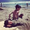 LeAnn Rimes a posté sur son compte Twitter des photos de ses moments de détente à la plage avec son chéri Eddie Cibrian et les enfants de ce dernier. Photo prise près de Los Angeles. Juin 2013.