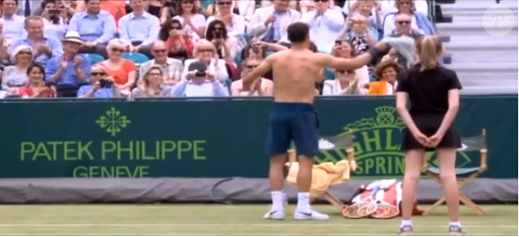 Grigor Dimitrov s'est lui aussi déshabillé sous la pression de Novak Djokovic lors du tournoi de the Boodler à Londres, le 20 juin 2013