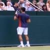 Novak Djokovic s'est une fois de plus prêté au jeu de l'imitation en choisissant sa cible favorite, Maria Sharapova, le 20 juin 2013 au tournoi de The Boodle à Londres
