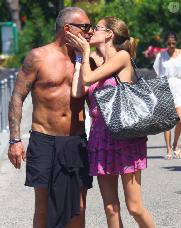 Le créateur Christian Audigier et sa fiancée Nathalie Sorensen heureux lors d'un week-end romantique à Capri en Italie, le 21 juin 2013.