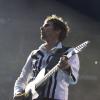Matthew Bellamy en concert avec son groupe Muse au Stade de France le 21 juin 2013.
