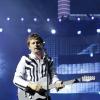 Matthew Bellamy en concert avec son groupe Muse au Stade de France le 21 juin 2013.