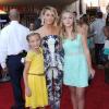 Julianne Hough et ses nièces lors de la projection du film Lone Ranger à Los Angeles le 22 juin 2013
