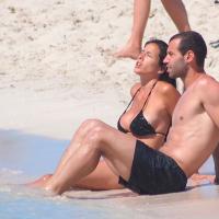 Javier Mascherano: Soleil et plage avec sa pulpeuse Fernanda et leurs fillettes