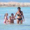 Fernanda, l'épouse de Javier Mascherano en vancances sur l'île de Formentera avec ses filles le 22 juin 2013