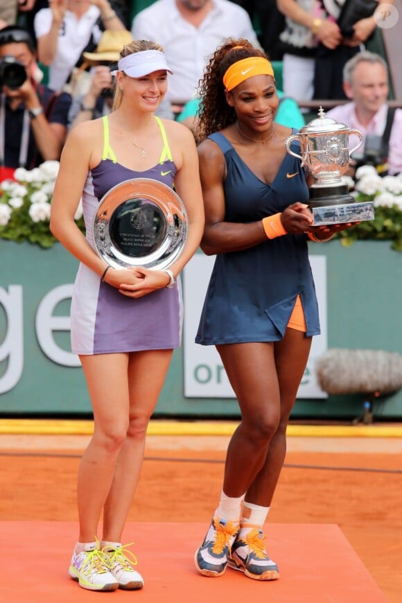 Maria Sharapova et Serena Williams lors de la finale de Roland-Garros remportée par la seconde le 8 juin 2013 à Paris