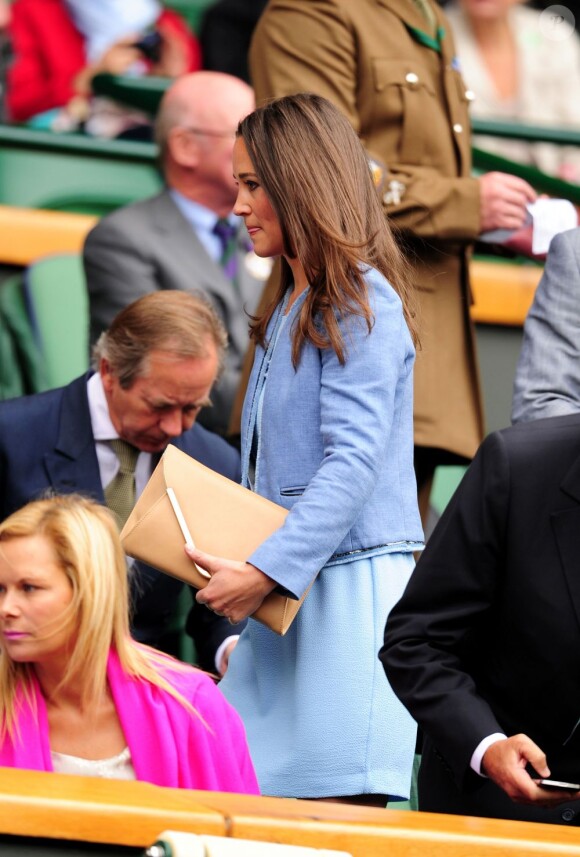 Pippa Middleton arrive dans la loge royale pour assister à la première journée de Wimbledon  au All England Lawn Tennis and Croquet Club de Londres le 24 juin 2013