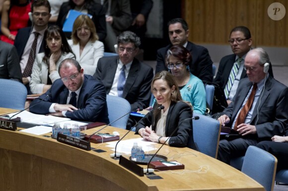 Angelina Jolie parle lors d'un meeting sur la violence faite aux femmes dans le Monde à l'ONU à New York le 24 juin 2013.