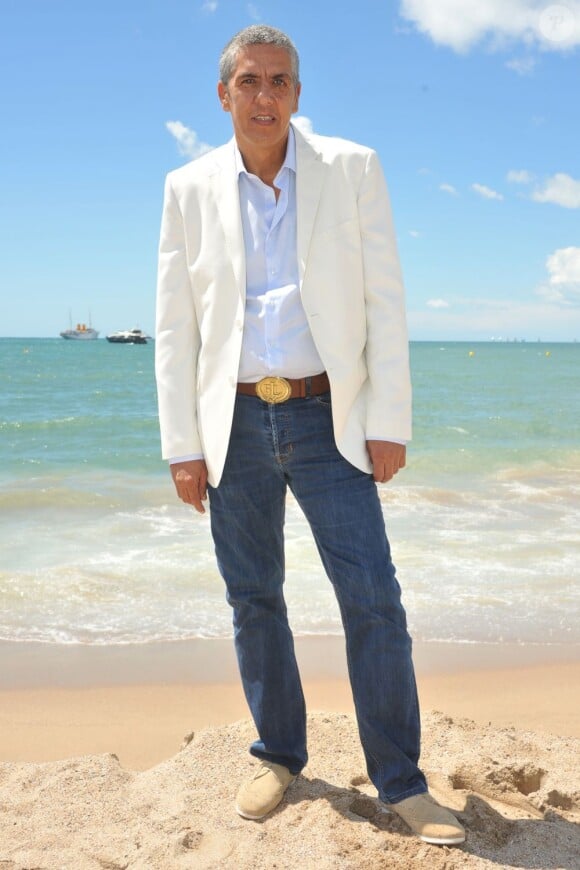 Samy Naceri prend la pose au photocall de Tip Top sur la Terrazza Martini à Cannes, le 19 mai 2013.