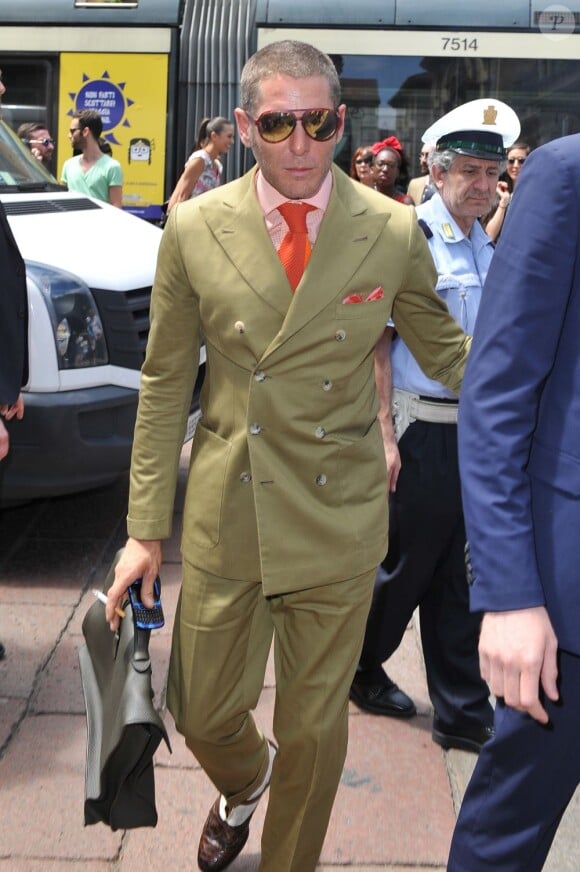 Lapo Elkann arrive au défilé Gucci à Milan. Le 24 juin 2013.