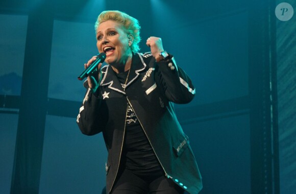 La chanteuse des années 80, Jakie Quartz sur scène pour le spectacle Dream Party 80 à Genève, en Suisse, le 24 octobre 2009.