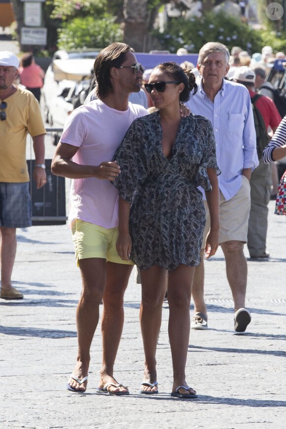 Tamara Ecclestone et son mari Jay Rutland amoureux dans les rues de Capri, le 25 juin 2013