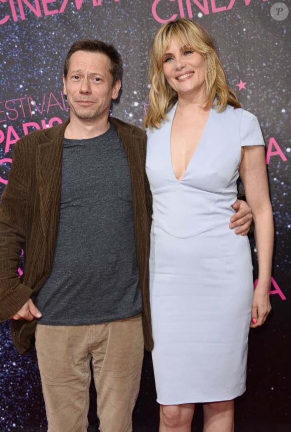 Mathieu Amalric et Emmanuelle Seigner posent à la première du film La Vénus à la fourrure à l'occasion de l'ouverture du festival Paris Cinéma à Paris, le 27 juin 2013.