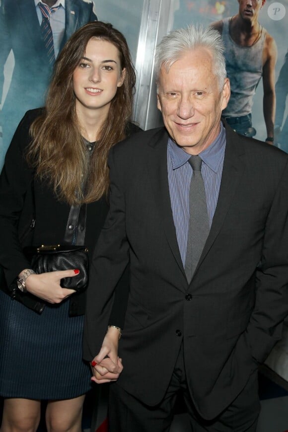 James Woods avec sa jeune compagne Kristen Baugness, lors de l'avant-première du film White House Down à New York le 25 juin 2013