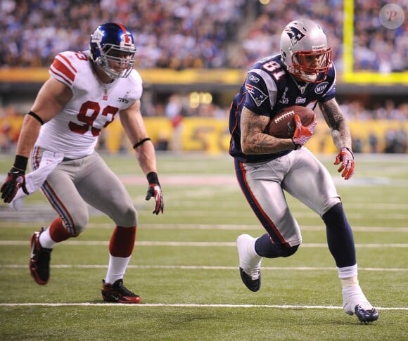 Aaron Hernandez des New England Patriots lors du Super Bowl XLVI face aux New York Giants au Lucas Oil Stadium d'Indianapolis le 5 février 2012