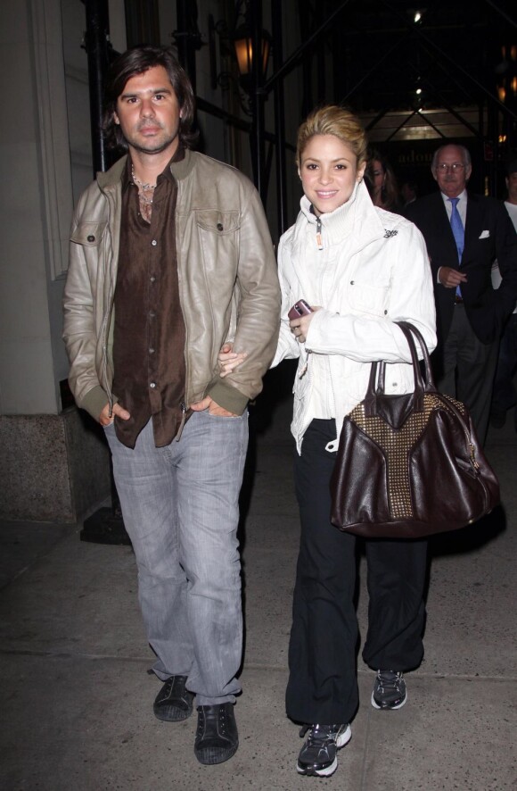 Shakira et son petit ami de l'époque, Antonio De La Rua, à Manhattan, le 22 octobre 2009.
