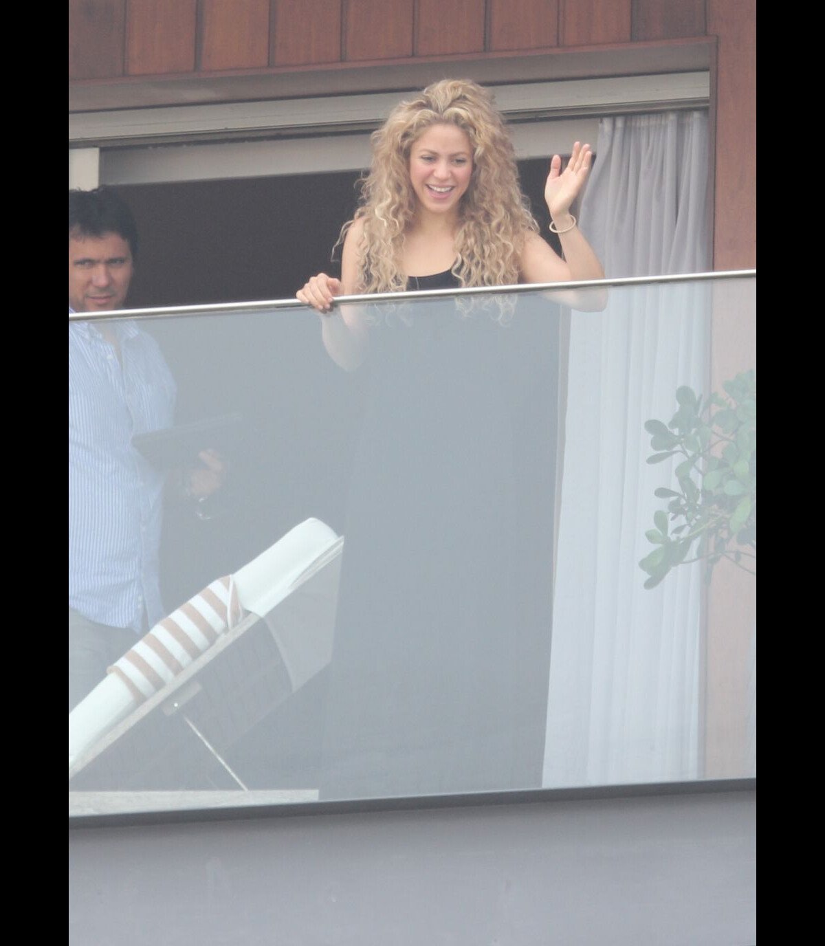 Photo : Shakira au balcon de son hôtel à Rio de Janeiro, le 21 juin