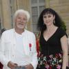 Hugues Aufray et sa compagne Muriel - Hugues Aufray a été fait Chevalier de la Légion d'Honneur au palais de l'Élysée à Paris le 2 juillet 2013.